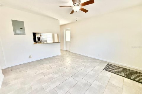 Villa ou maison à louer à Tampa, Floride: 3 chambres, 124.95 m2 № 2094341 - photo 5