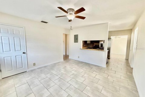 Villa ou maison à louer à Tampa, Floride: 3 chambres, 124.95 m2 № 2094341 - photo 4