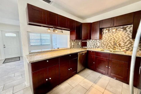 Villa ou maison à louer à Tampa, Floride: 3 chambres, 124.95 m2 № 2094341 - photo 8