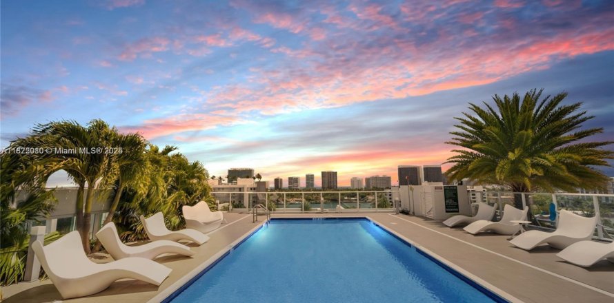 Condo in Bay Harbor Islands, Florida, 2 bedrooms № 1783685