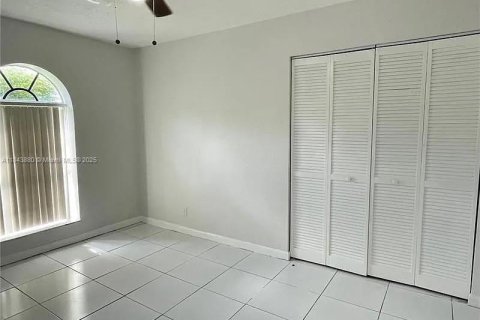 Villa ou maison à louer à Miami, Floride: 3 chambres, 228.73 m2 № 1940551 - photo 9
