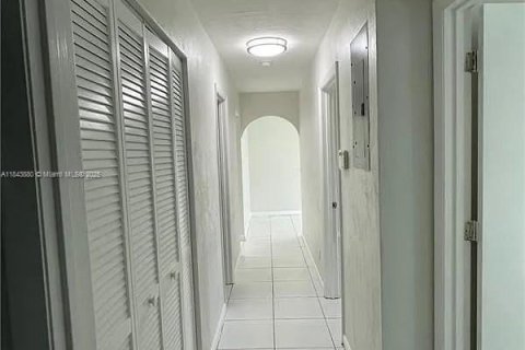 Villa ou maison à louer à Miami, Floride: 3 chambres, 228.73 m2 № 1940551 - photo 7