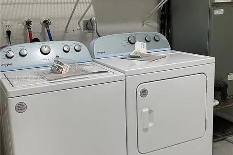 Villa ou maison à louer à Miami, Floride: 3 chambres, 228.73 m2 № 1940551 - photo 12