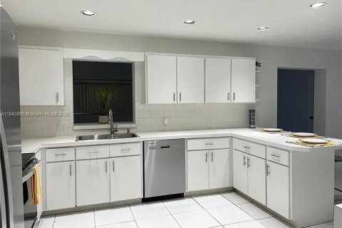 Villa ou maison à louer à Miami, Floride: 3 chambres, 228.73 m2 № 1940551 - photo 6