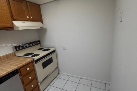 Copropriété à louer à Lauderhill, Floride: 1 chambre, 74.32 m2 № 2185018 - photo 4