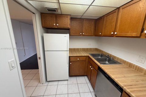 Copropriété à louer à Lauderhill, Floride: 1 chambre, 74.32 m2 № 2185018 - photo 2
