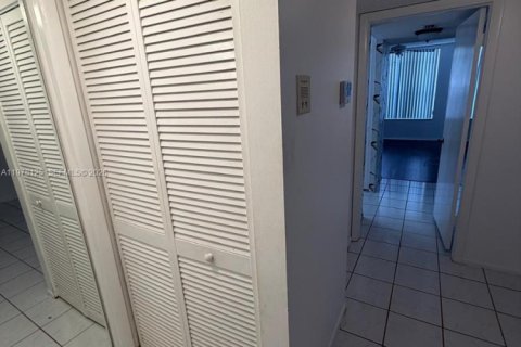 Copropriété à louer à Lauderhill, Floride: 1 chambre, 74.32 m2 № 2185018 - photo 7