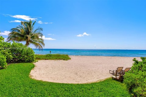 Villa ou maison à vendre à Golden Beach, Floride: 3 chambres, 390.38 m2 № 2242626 - photo 21