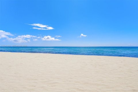 Villa ou maison à vendre à Golden Beach, Floride: 3 chambres, 390.38 m2 № 2242626 - photo 25