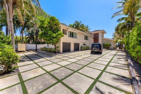 Villa ou maison à vendre à Golden Beach, Floride: 3 chambres, 390.38 m2 № 2242626 - photo 8