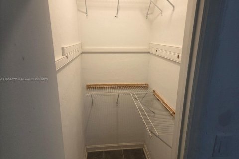 Снять в аренду виллу или дом в Норт-Майами-Бич, Флорида 3 спальни, 117.43м2, № 1929612 - фото 6