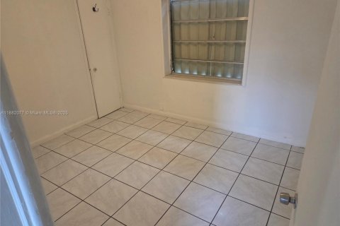 Снять в аренду виллу или дом в Норт-Майами-Бич, Флорида 3 спальни, 117.43м2, № 1929612 - фото 10