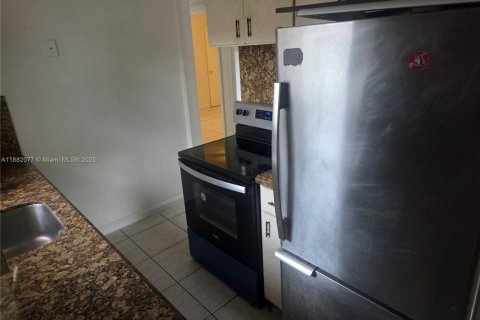Снять в аренду виллу или дом в Норт-Майами-Бич, Флорида 3 спальни, 117.43м2, № 1929612 - фото 9