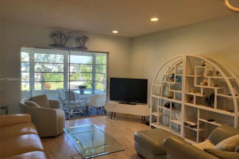 Copropriété à vendre à Lauderdale Lakes, Floride: 2 chambres, 87.7 m2 № 1867269 - photo 2