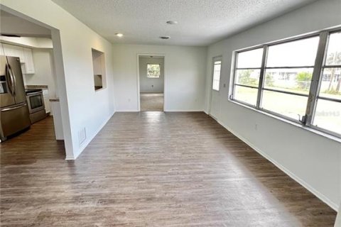 House in Port Charlotte, Florida 3 bedrooms, 160.54 sq.m. № 1903123 - photo 6