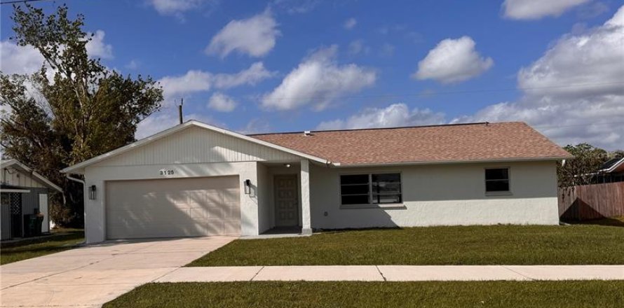 House in Port Charlotte, Florida 3 bedrooms, 160.54 sq.m. № 1903123