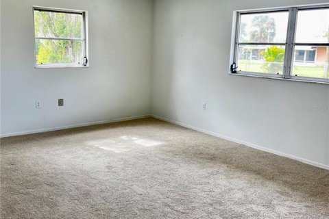 House in Port Charlotte, Florida 3 bedrooms, 160.54 sq.m. № 1903123 - photo 8