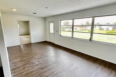 House in Port Charlotte, Florida 3 bedrooms, 160.54 sq.m. № 1903123 - photo 9