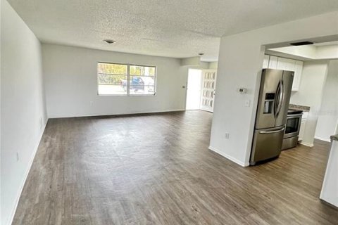 House in Port Charlotte, Florida 3 bedrooms, 160.54 sq.m. № 1903123 - photo 3