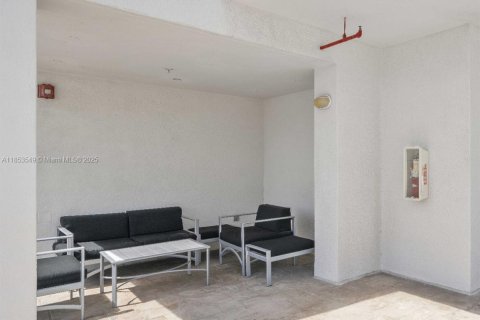 Condo in Coral Gables, Florida, 2 bedrooms  № 1872654 - photo 29