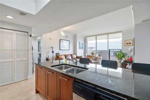 Condo in Coral Gables, Florida, 2 bedrooms  № 1872654 - photo 16