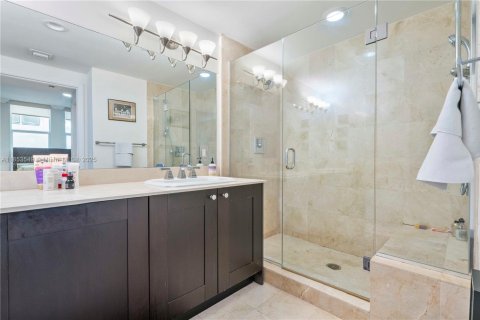 Condo in Coral Gables, Florida, 2 bedrooms  № 1872654 - photo 9