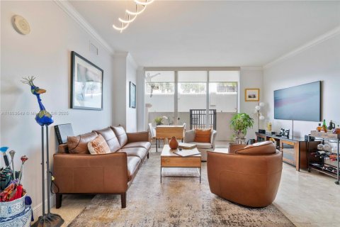 Condo in Coral Gables, Florida, 2 bedrooms  № 1872654 - photo 6