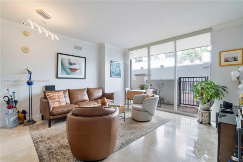 Condo in Coral Gables, Florida, 2 bedrooms  № 1872654 - photo 3