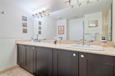 Condo in Coral Gables, Florida, 2 bedrooms  № 1872654 - photo 19
