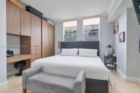 Condo in Coral Gables, Florida, 2 bedrooms  № 1872654 - photo 8