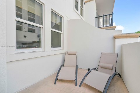 Condo in Coral Gables, Florida, 2 bedrooms  № 1872654 - photo 22