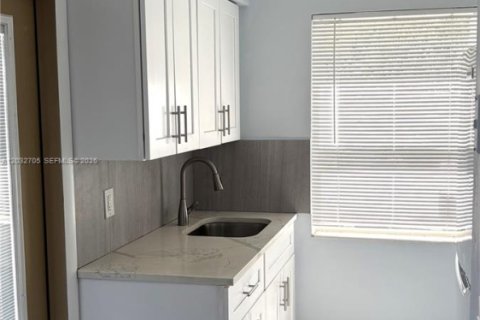 Copropriété à louer à Hollywood, Floride: 1 chambre, 65.03 m2 № 2078458 - photo 6