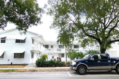 Condominio en Hollywood, Florida, 1 dormitorio  № 2078458