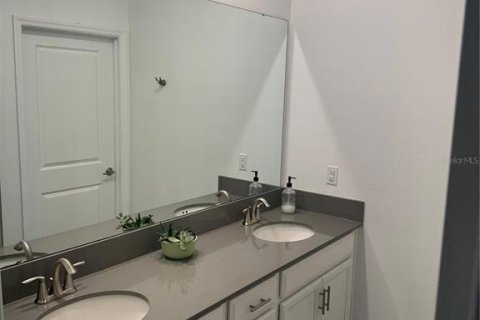 Townhouse in Orlando, Florida 4 bedrooms, 185.06 sq.m. № 2205037 - photo 24