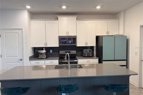 Townhouse in Orlando, Florida 4 bedrooms, 185.06 sq.m. № 2205037 - photo 12