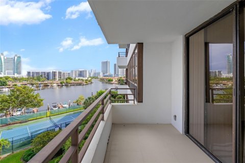 Copropriété à vendre à Hallandale Beach, Floride: 2 chambres, 96.62 m2 № 2036032 - photo 3