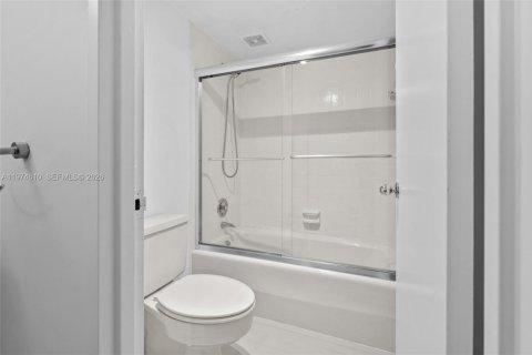 Copropriété à vendre à Hallandale Beach, Floride: 2 chambres, 96.62 m2 № 2036032 - photo 18