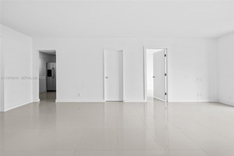 Copropriété à vendre à Hallandale Beach, Floride: 2 chambres, 96.62 m2 № 2036032 - photo 7