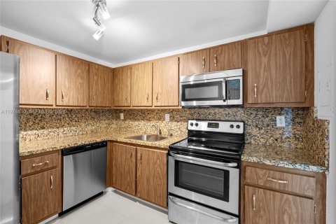 Copropriété à vendre à Hallandale Beach, Floride: 2 chambres, 96.62 m2 № 2036032 - photo 8