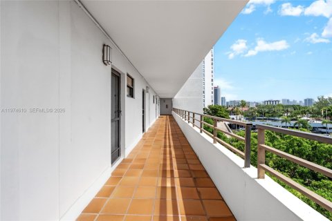 Copropriété à vendre à Hallandale Beach, Floride: 2 chambres, 96.62 m2 № 2036032 - photo 2