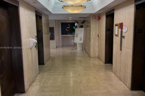 Copropriété à vendre à Hallandale Beach, Floride: 2 chambres, 96.62 m2 № 2036032 - photo 25