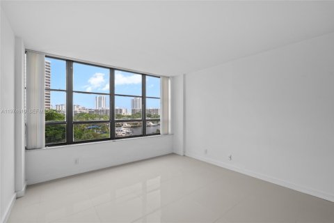 Copropriété à vendre à Hallandale Beach, Floride: 2 chambres, 96.62 m2 № 2036032 - photo 10