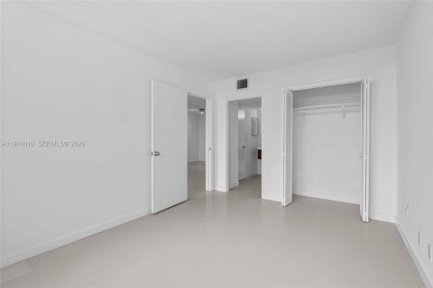 Copropriété à vendre à Hallandale Beach, Floride: 2 chambres, 96.62 m2 № 2036032 - photo 21