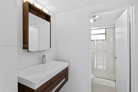 Copropriété à vendre à Hallandale Beach, Floride: 2 chambres, 96.62 m2 № 2036032 - photo 15