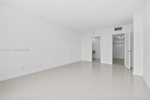 Copropriété à vendre à Hallandale Beach, Floride: 2 chambres, 96.62 m2 № 2036032 - photo 13