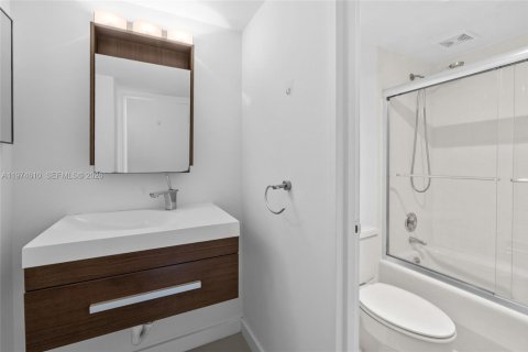 Copropriété à vendre à Hallandale Beach, Floride: 2 chambres, 96.62 m2 № 2036032 - photo 19