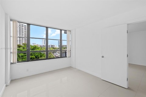 Copropriété à vendre à Hallandale Beach, Floride: 2 chambres, 96.62 m2 № 2036032 - photo 20