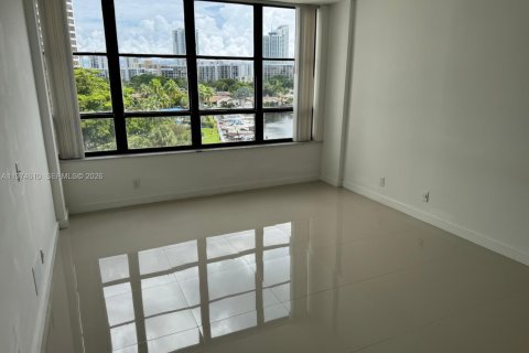 Copropriété à vendre à Hallandale Beach, Floride: 2 chambres, 96.62 m2 № 2036032 - photo 14