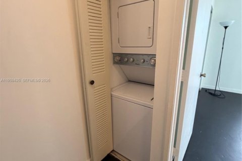 Condominio en alquiler en Miami, Florida, 2 dormitorios, 107.77 m2 № 2023580 - foto 18