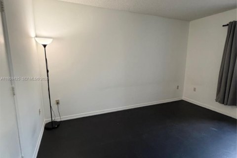 Condominio en alquiler en Miami, Florida, 2 dormitorios, 107.77 m2 № 2023580 - foto 15